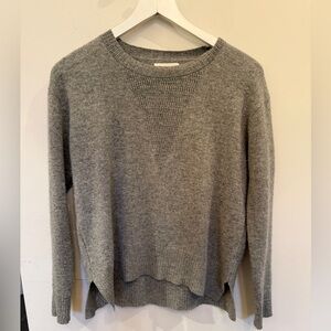 Velvet by Graham & Spencer Heather Gray Crew Neck Sweater, size XS